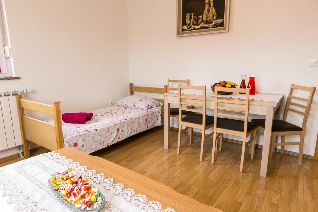 Amela Apartment พูลา ภายนอก รูปภาพ