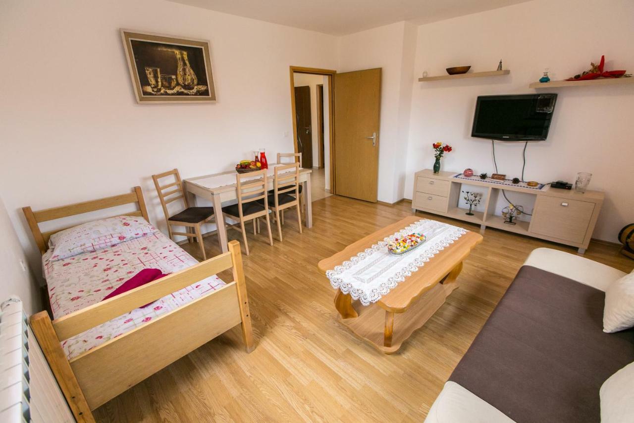 Amela Apartment พูลา ภายนอก รูปภาพ