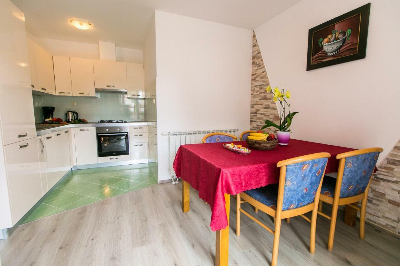 Amela Apartment พูลา ภายนอก รูปภาพ