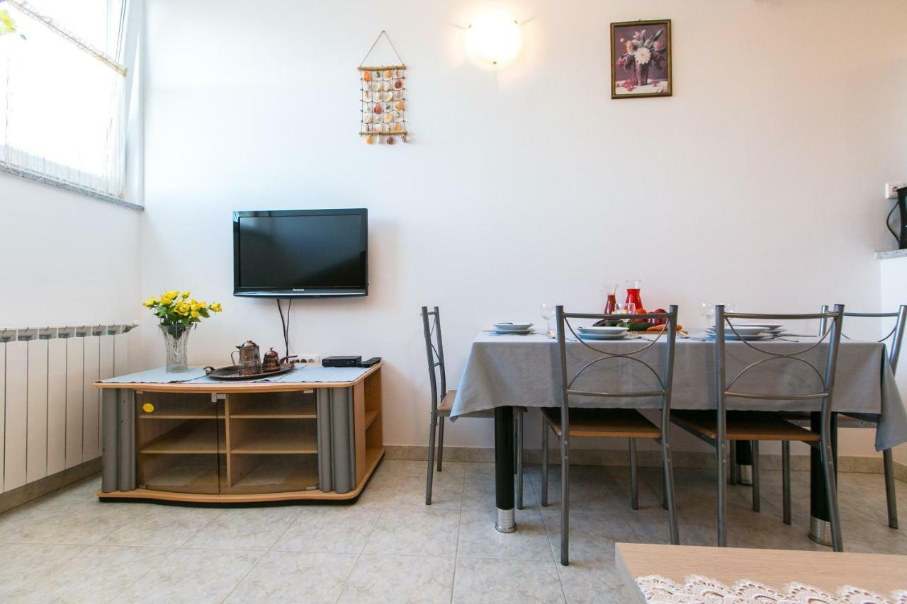 Amela Apartment พูลา ภายนอก รูปภาพ