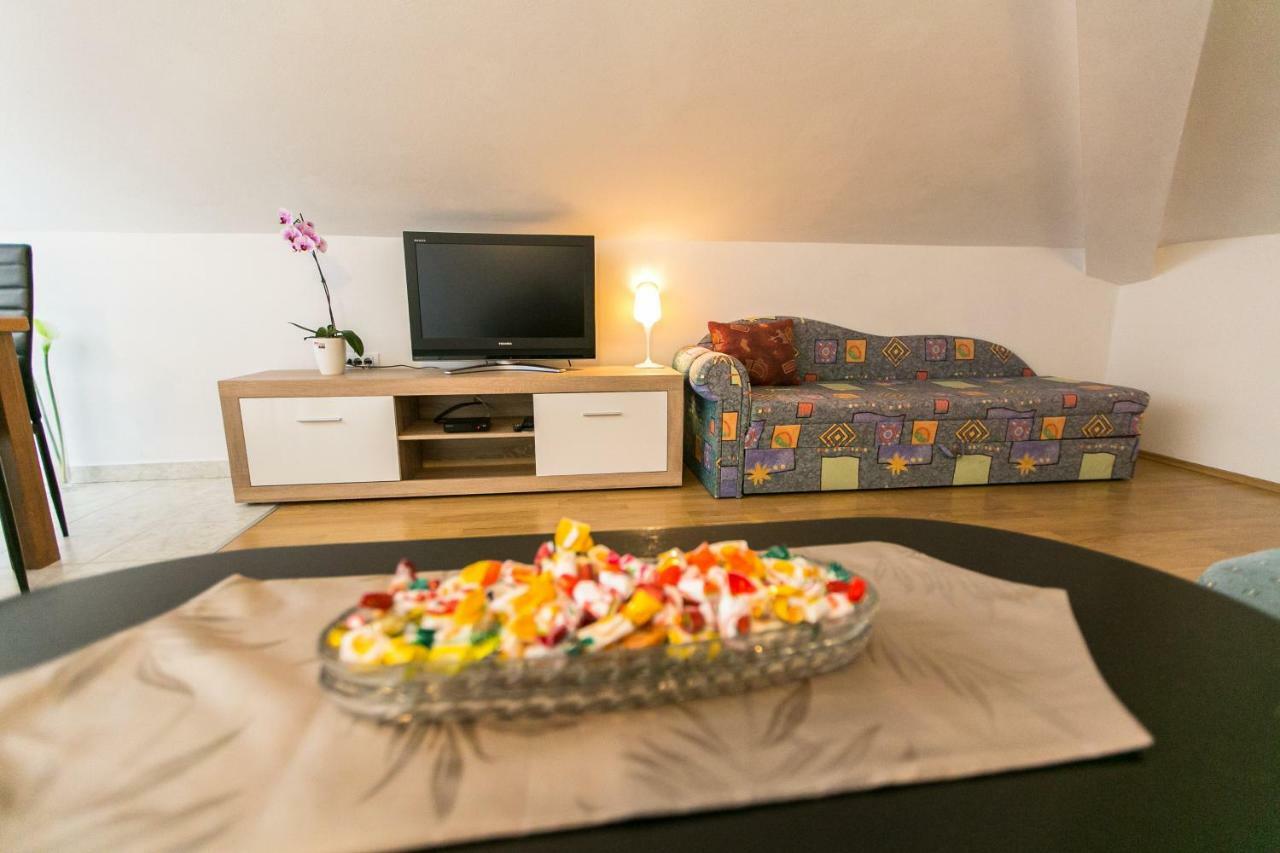 Amela Apartment พูลา ภายนอก รูปภาพ
