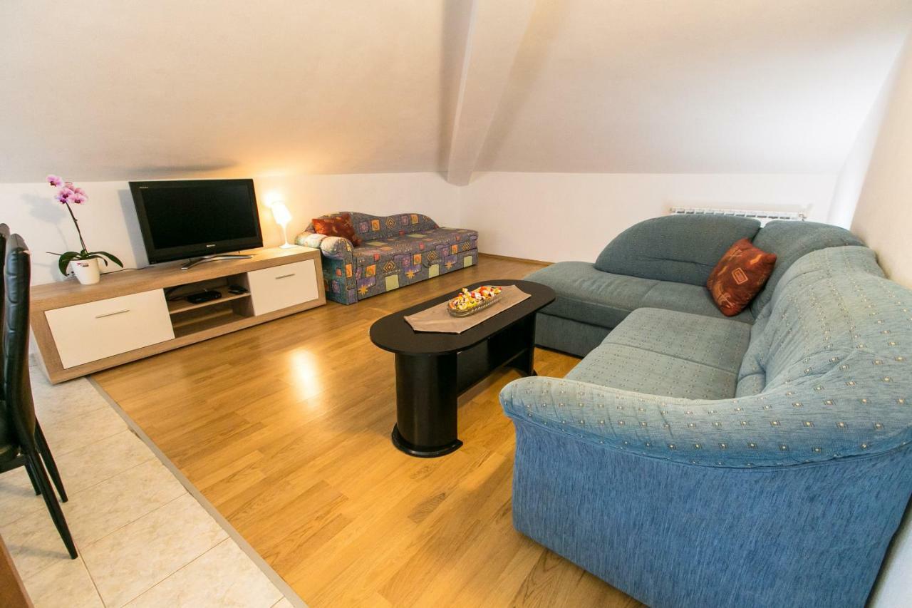Amela Apartment พูลา ภายนอก รูปภาพ