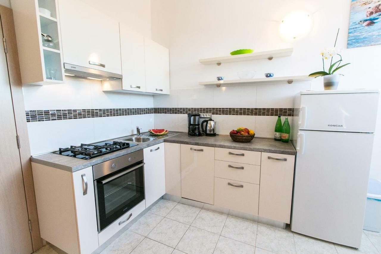 Amela Apartment พูลา ภายนอก รูปภาพ