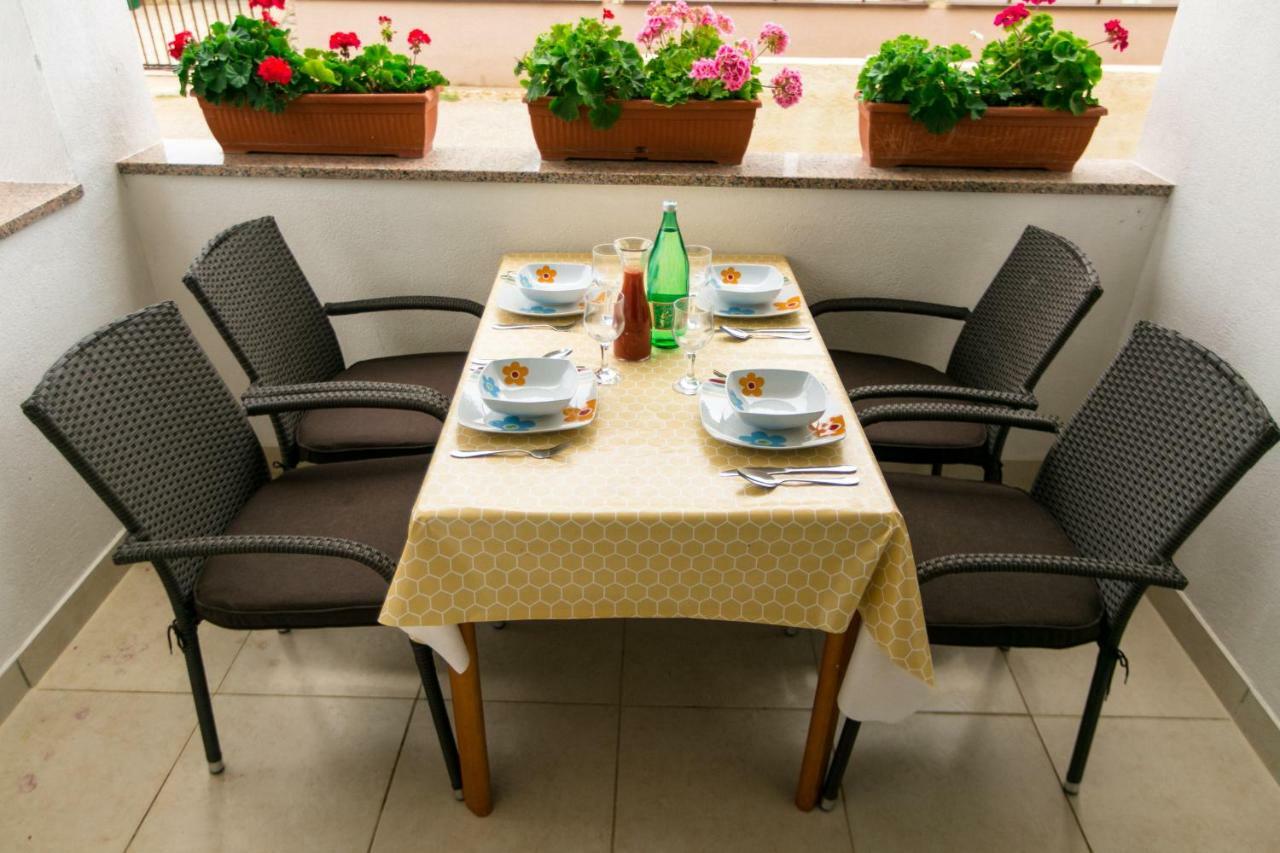 Amela Apartment พูลา ภายนอก รูปภาพ