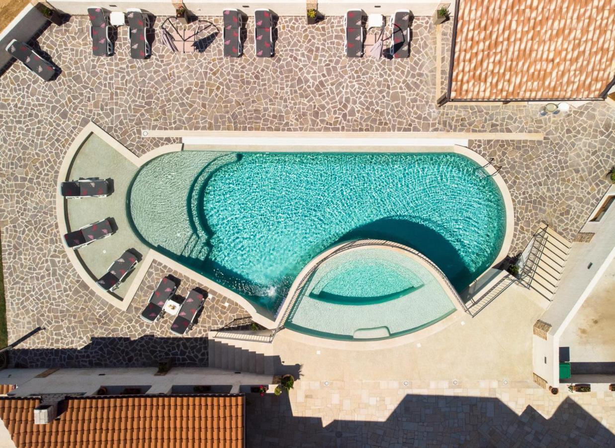 Amela Apartment พูลา ภายนอก รูปภาพ