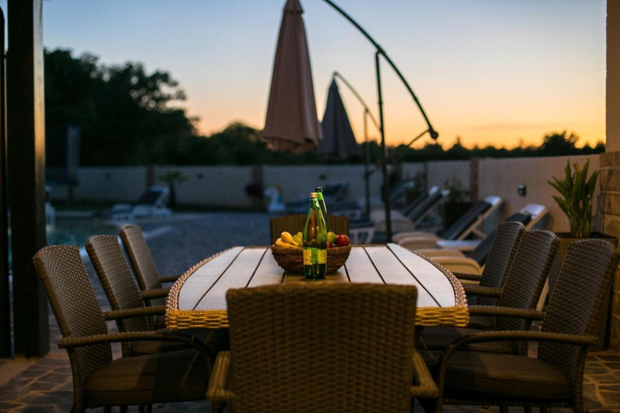 Amela Apartment พูลา ภายนอก รูปภาพ